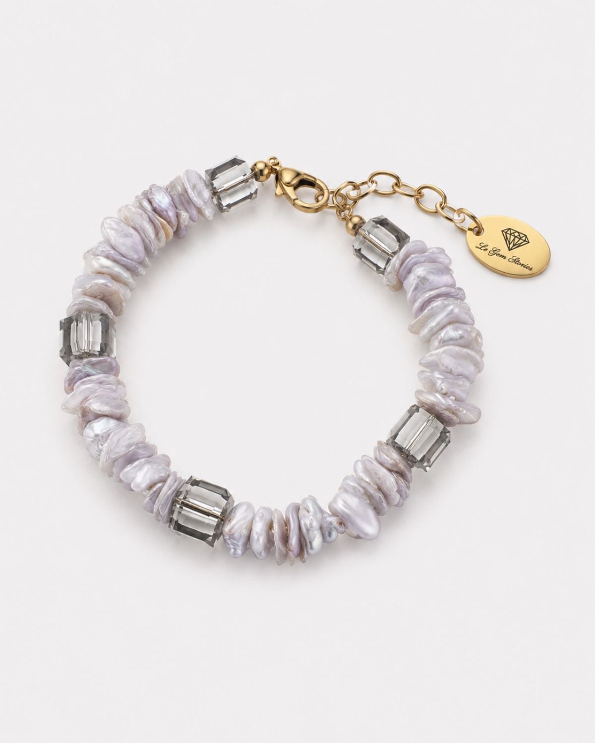 Mother of Pearl Chips and Crystals Bracelet Mother of Pearl Chips and Crystals Bracelet - Natural Elegance