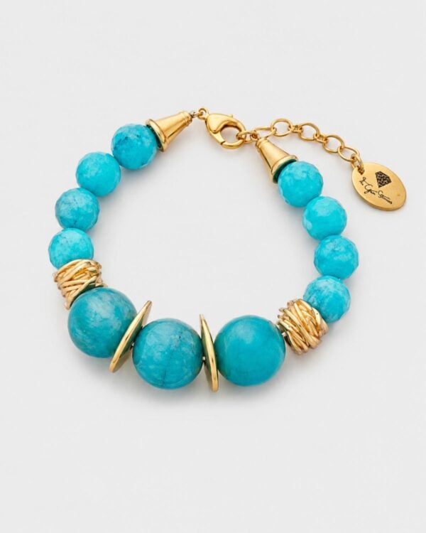 Handmade turquoise bracelet with gold-plated heart clasp by The Gem Stories