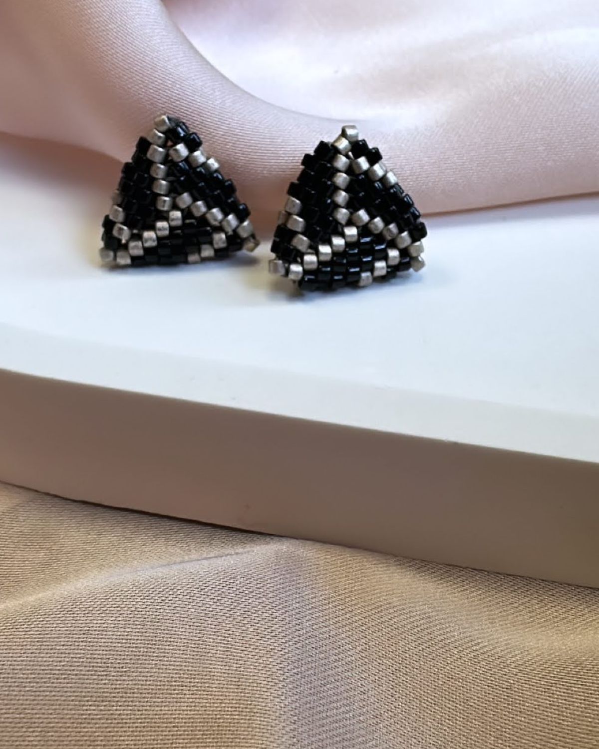 Triangle Miyuki Stud Earrings – Black/Antique Silver