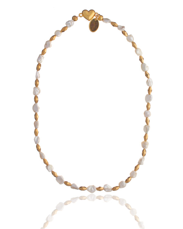 Mother of pearls necklace with alternating white and gold beads.