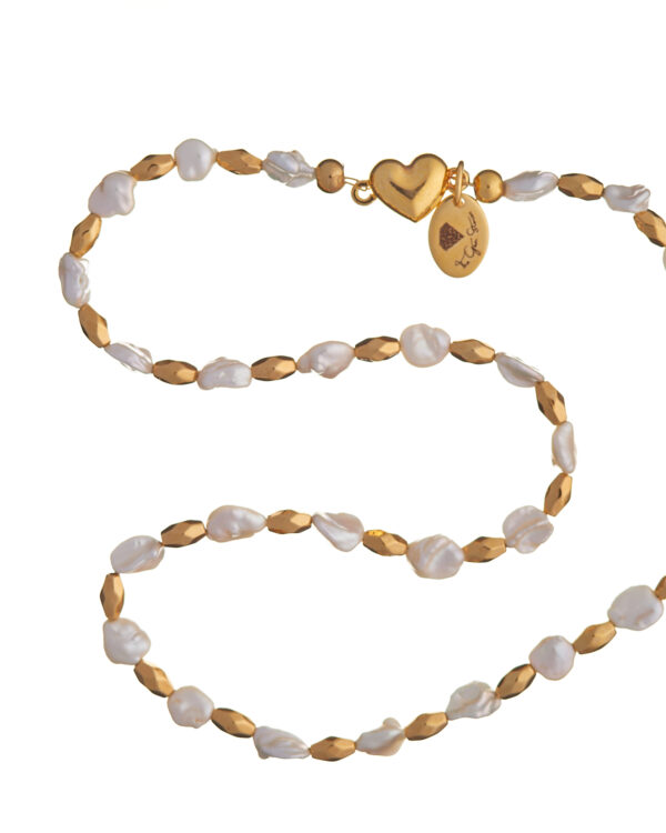 Delicate necklace with mother of pearls and gold bead accents.