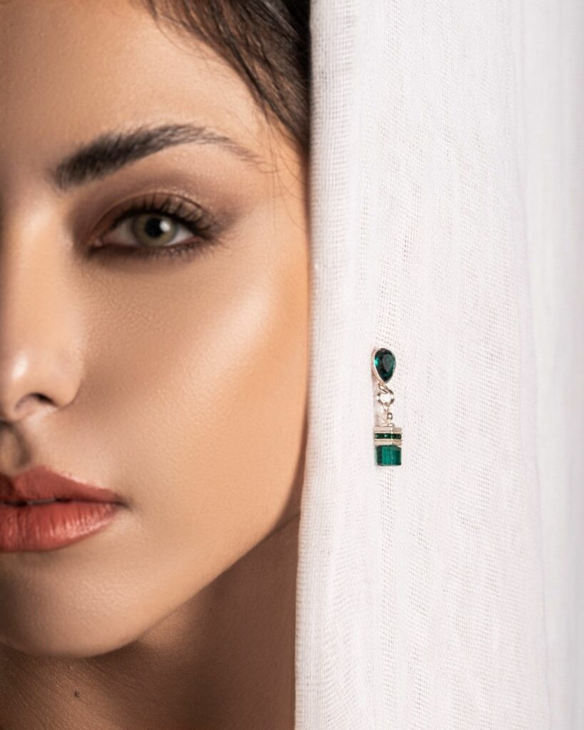 Emerald Crystal Earrings: Sparkling green gemstone earrings