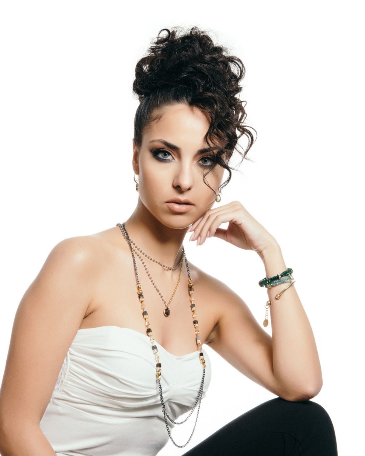 Jewelry Set Exquisite Jewelry Set showcasing elegant craftsmanship