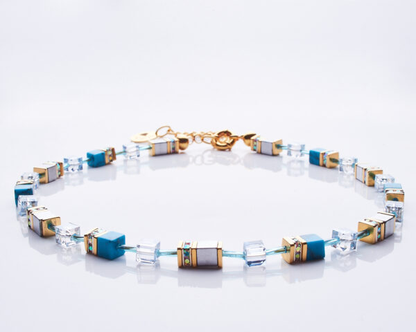 Necklace with alternating Blue Shade and Howlite stones