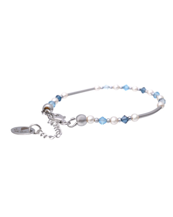 Crystal and pearls bracelet in blue with tube elements