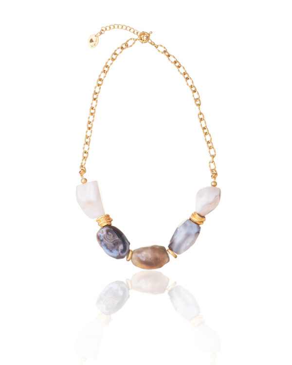 Nude Agate necklace with polished stones and gold chain accents.
