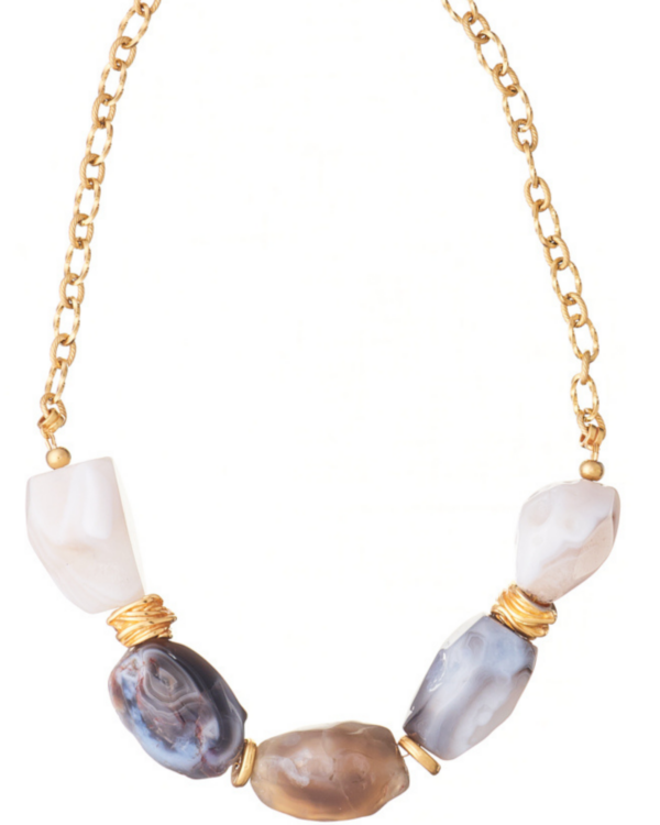 Nude Agate necklace with large stones and a gold chain.