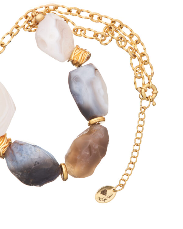 Necklace with polished nude agate stones and gold chain.
