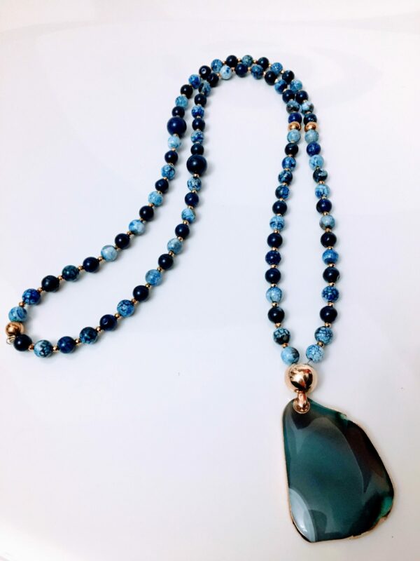 Blue raw agate necklace with polished agate stone element