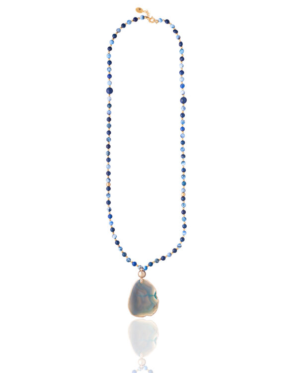Elegant blue raw agate necklace with agate stone element
