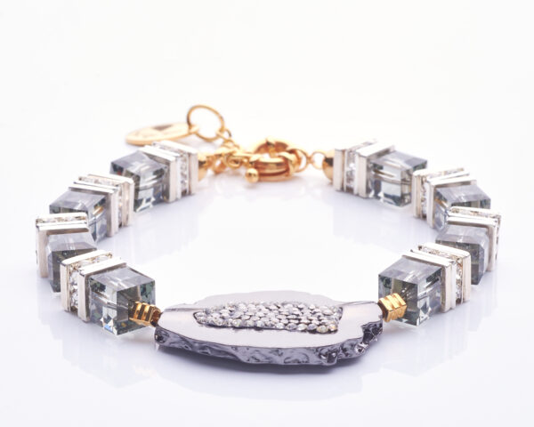 Black diamond bracelet featuring a unique element detail