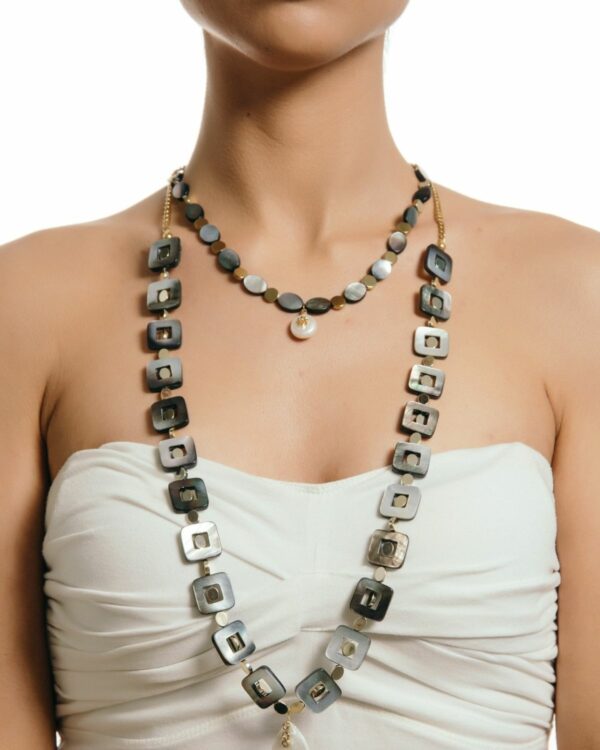 Luxurious Black Mother of Pearls Necklaces