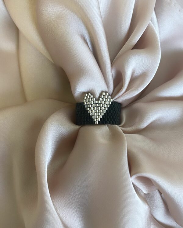 Miyuki Ring - Black Love: A sleek and sophisticated black ring, perfect for adding an elegant touch to any outfit