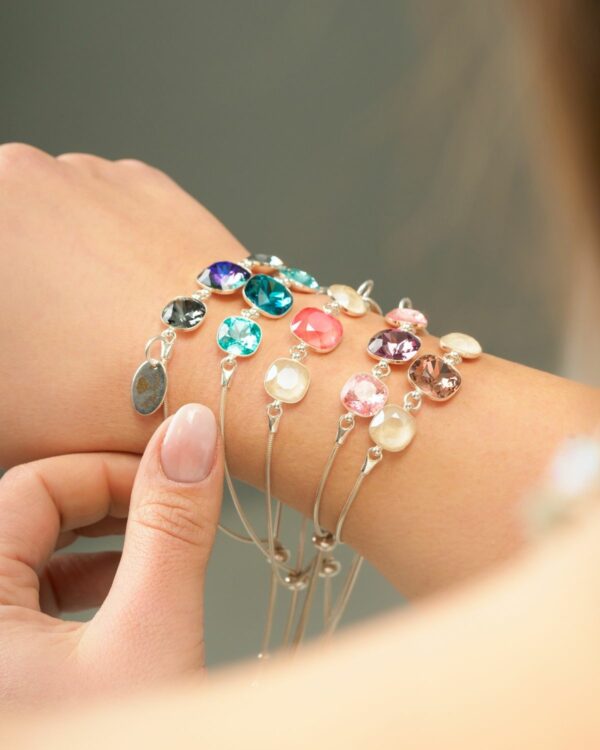 Adjustable square bracelet with amethyst stones