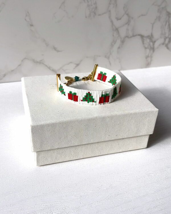 Festive Gifts Miyuki Bracelet with Christmas tree and gift patterns made from Miyuki beads, displayed on a white jewelry box – perfect holiday accessory or gift.