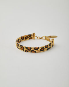Handmade leopard pattern Miyuki bracelet in peyote style with gold clasp by The Gem Stories