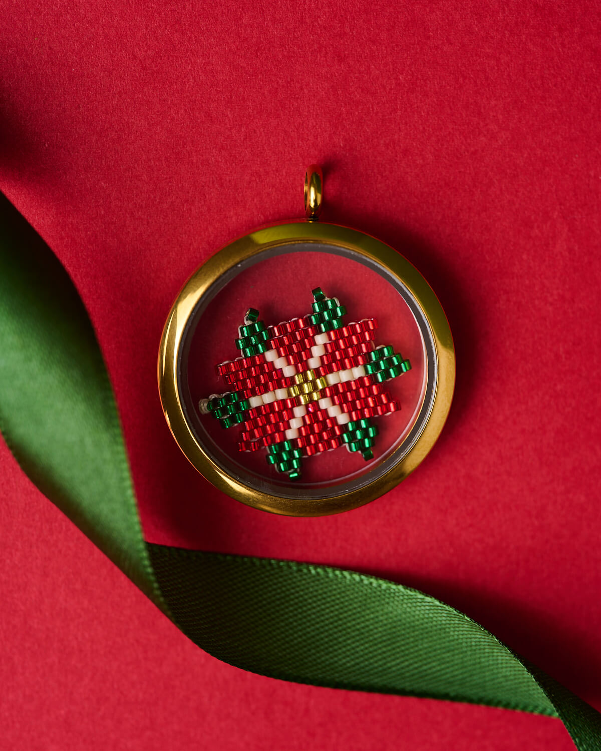 The-gem-stories-Christmas-flower-locket
