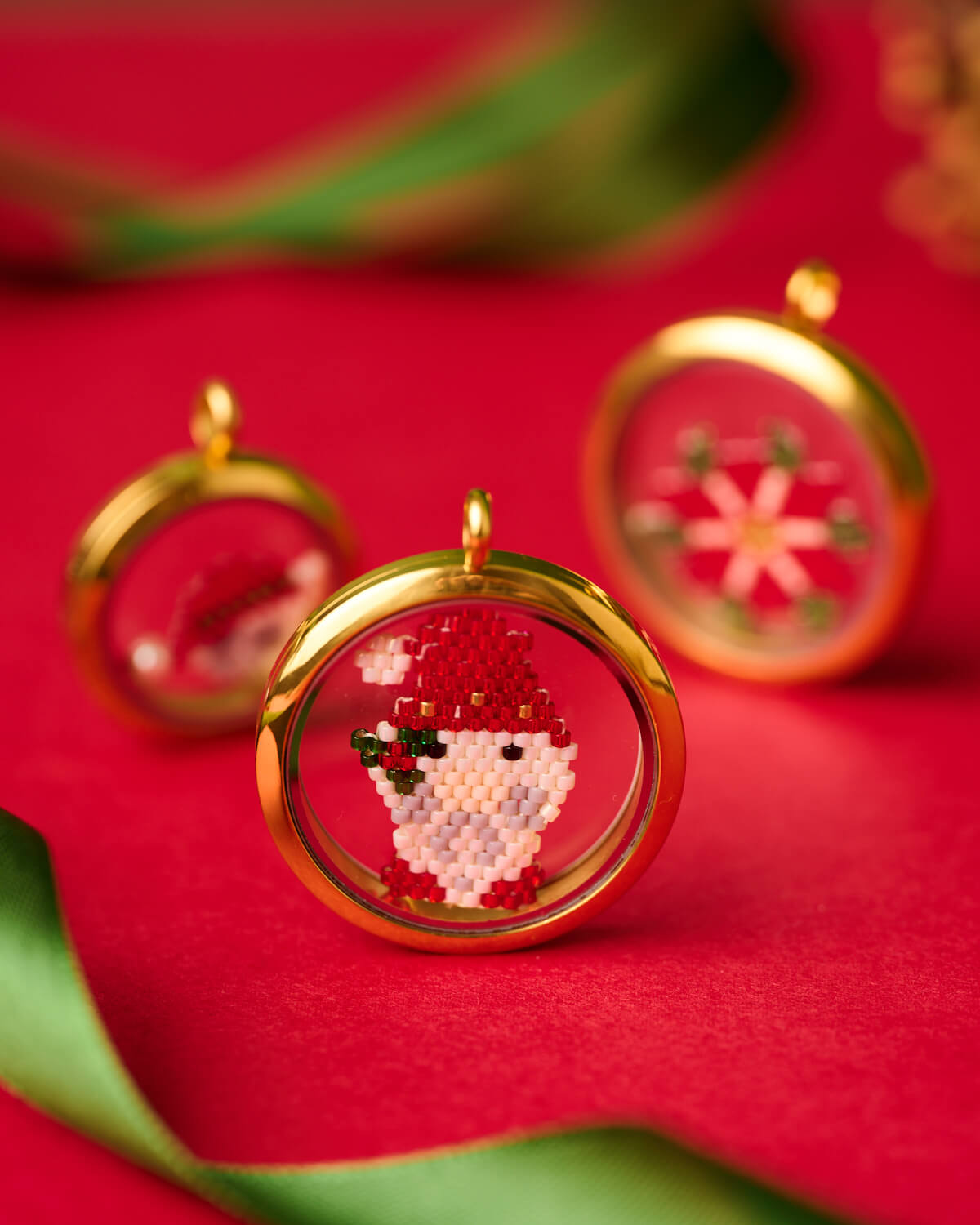 The-gem-stories-Christmas-lockets-collection