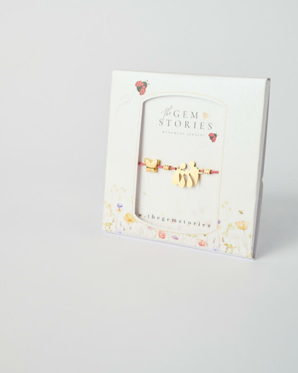 Κόκκινο βραχιόλι Family Blessing Martaki με συμβολικά χρυσά γούρια από το The Gem Stories