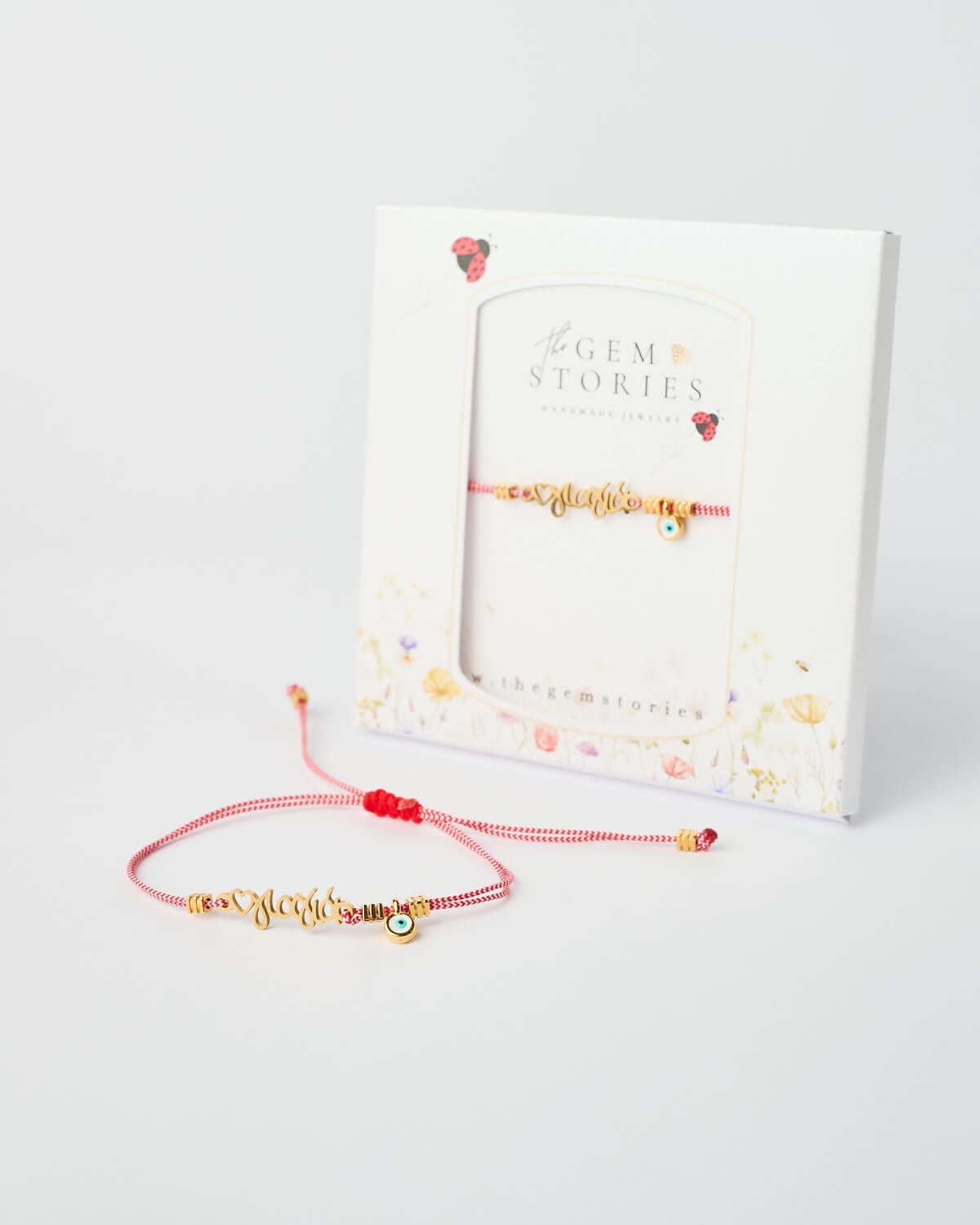 The-Gem-Stories-Grandmother-Love-Martaki Κόκκινο βραχιόλι Grandmother Love Martaki με συμβολικό χρυσό γούρι από το The Gem Stories