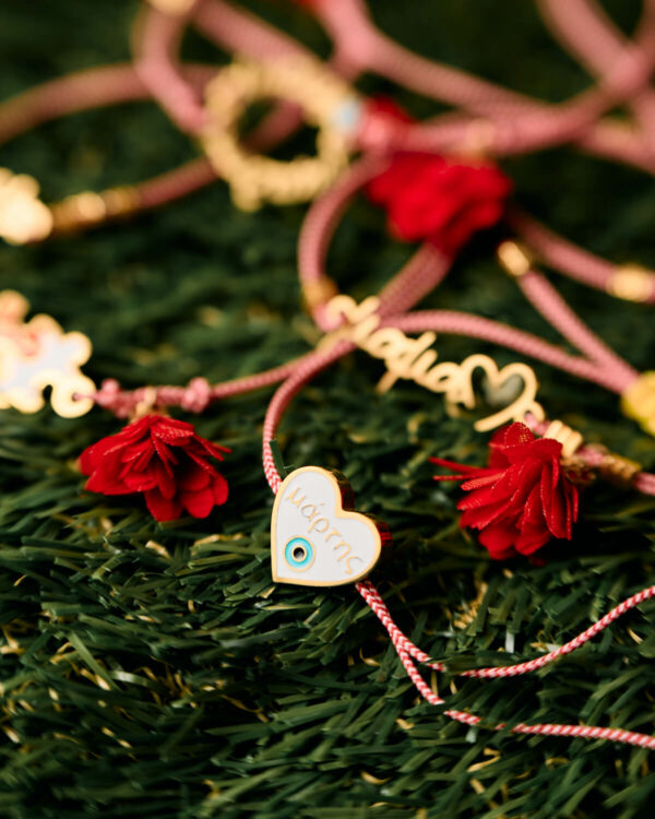 Βραχιόλια προστασίας Martaki με γούρι σε σχήμα καρδιάς και κόκκινες φούντες