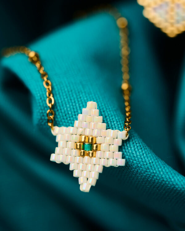 Λεπτεπίλεπτο κολιέ Miyuki White Star με χρυσή αλυσίδα, χειροποίητο από το The Gem Stories