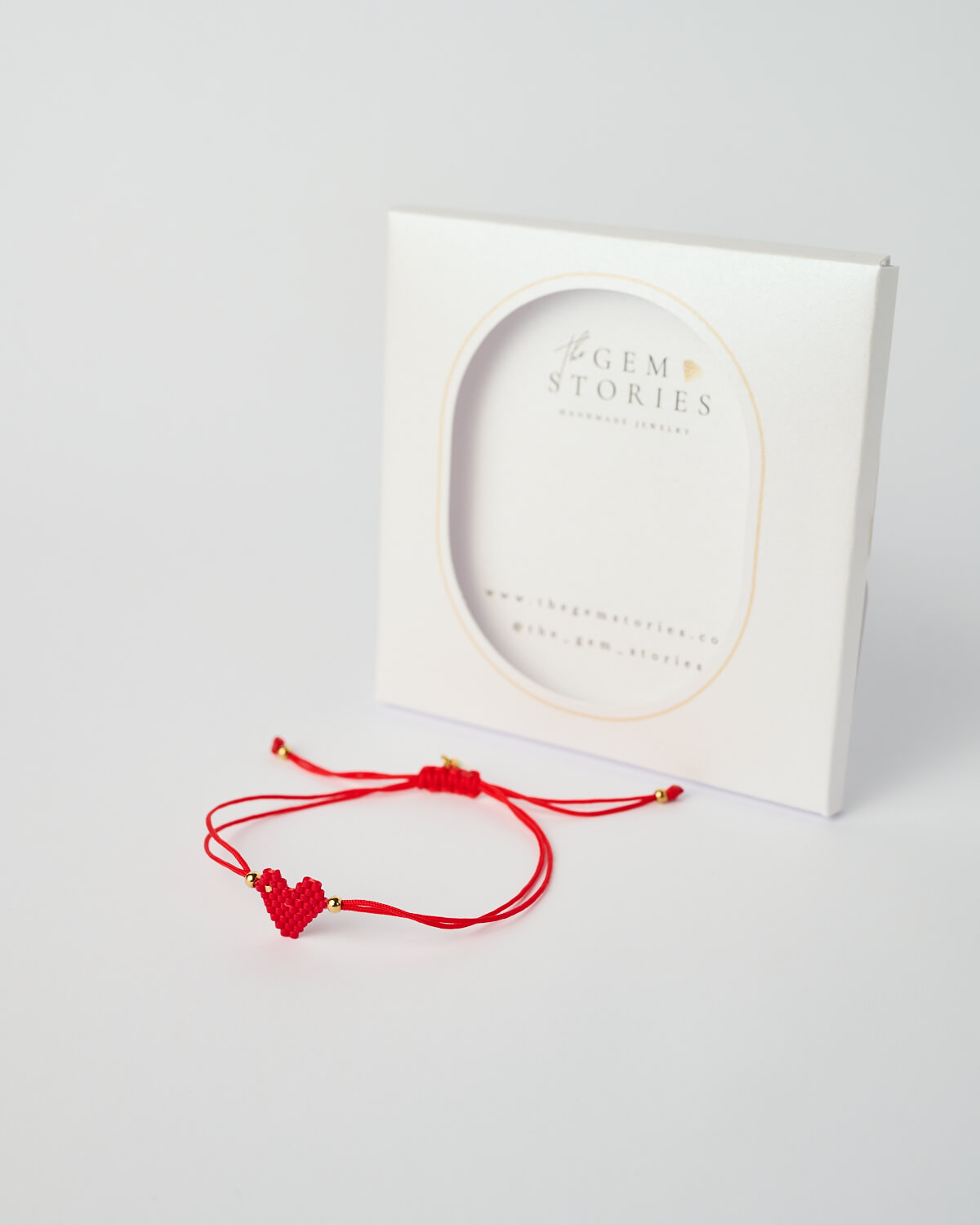 Βραχιόλι Miyuki με γούρι καρδιά – Κόκκινο Βραχιόλι Miyuki με κόκκινη καρδιά, ρυθμιζόμενο κορδόνι και χρυσές λεπτομέρειες