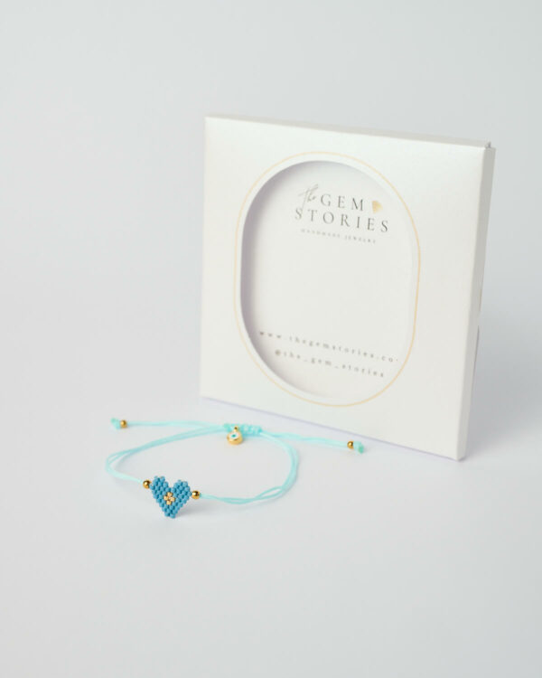 Βραχιόλι Miyuki με καρδιά σε γαλάζιο, χειροποίητο με χρυσές χάντρες – The Gem Stories