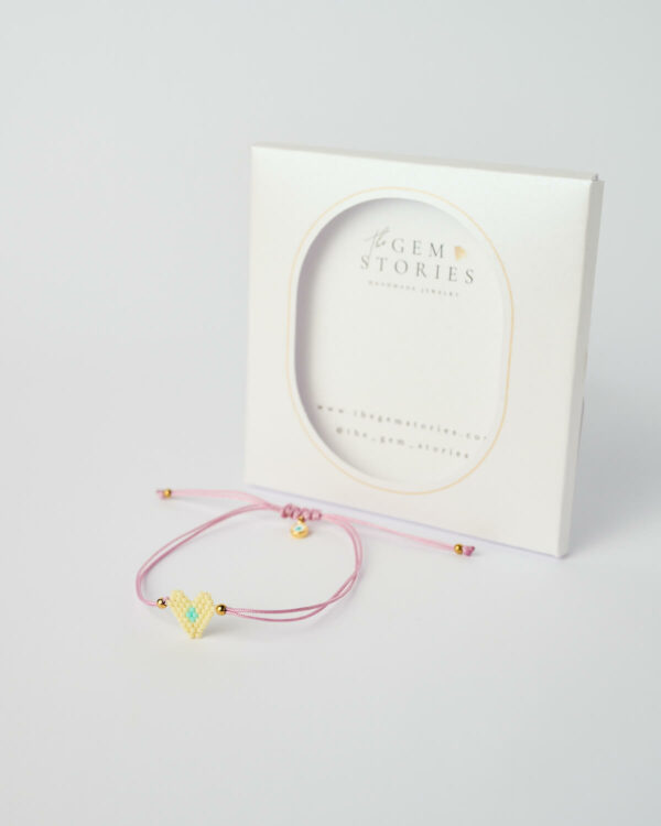 Βραχιόλι Miyuki με καρδιά κίτρινο-λιλά, χειροποίητο βραχιόλι με χάντρες και χρυσές λεπτομέρειες, από το The Gem Stories