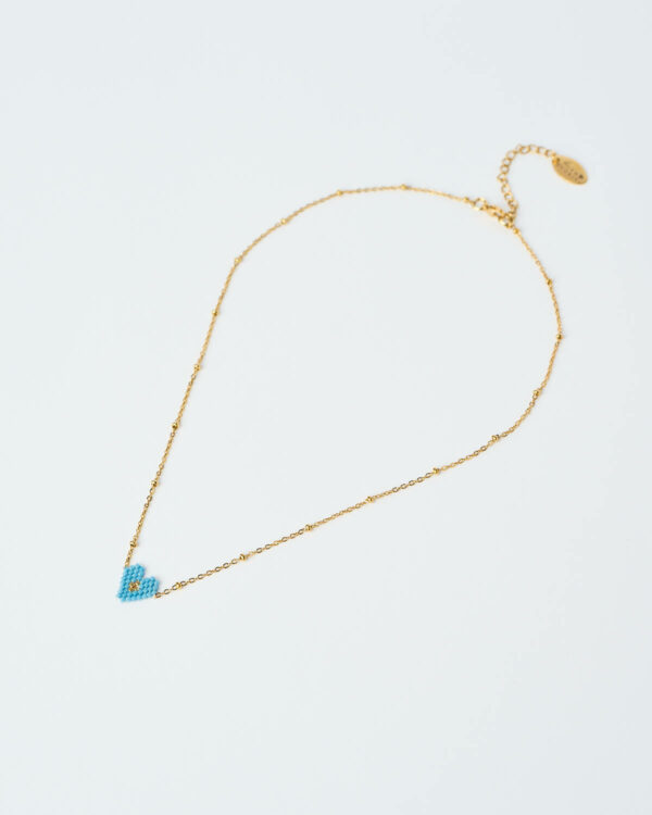 Λεπτό κολιέ Miyuki Heart σε μπλε απόχρωση με χρυσή αλυσίδα, χειροποίητο από το The Gem Stories