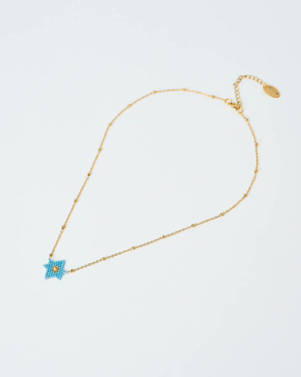Λεπτό κολιέ Miyuki Star σε μπλε απόχρωση με χρυσή αλυσίδα, χειροποίητο από το The Gem Stories