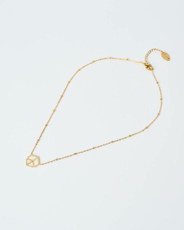 Λεπτεπίλεπτο Delicate Miyuki Victory Necklace σε λευκό, με χρυσή αλυσίδα, χειροποίητο από το The Gem Stories