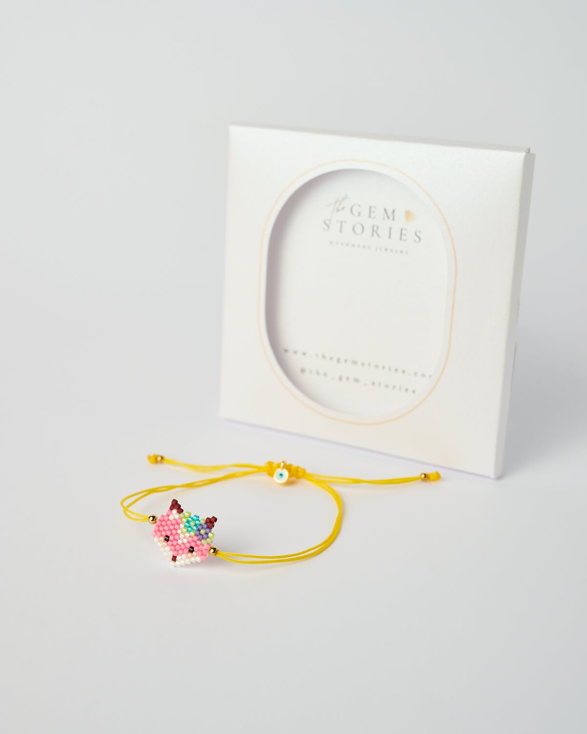 Rainbow Miyuki Fox Charm Bracelet Χειροποίητο βραχιόλι Rainbow Miyuki με γούρι αλεπούς, από χάντρες, με πολύχρωμο μοτίβο αλεπούς, από το The Gem Stories