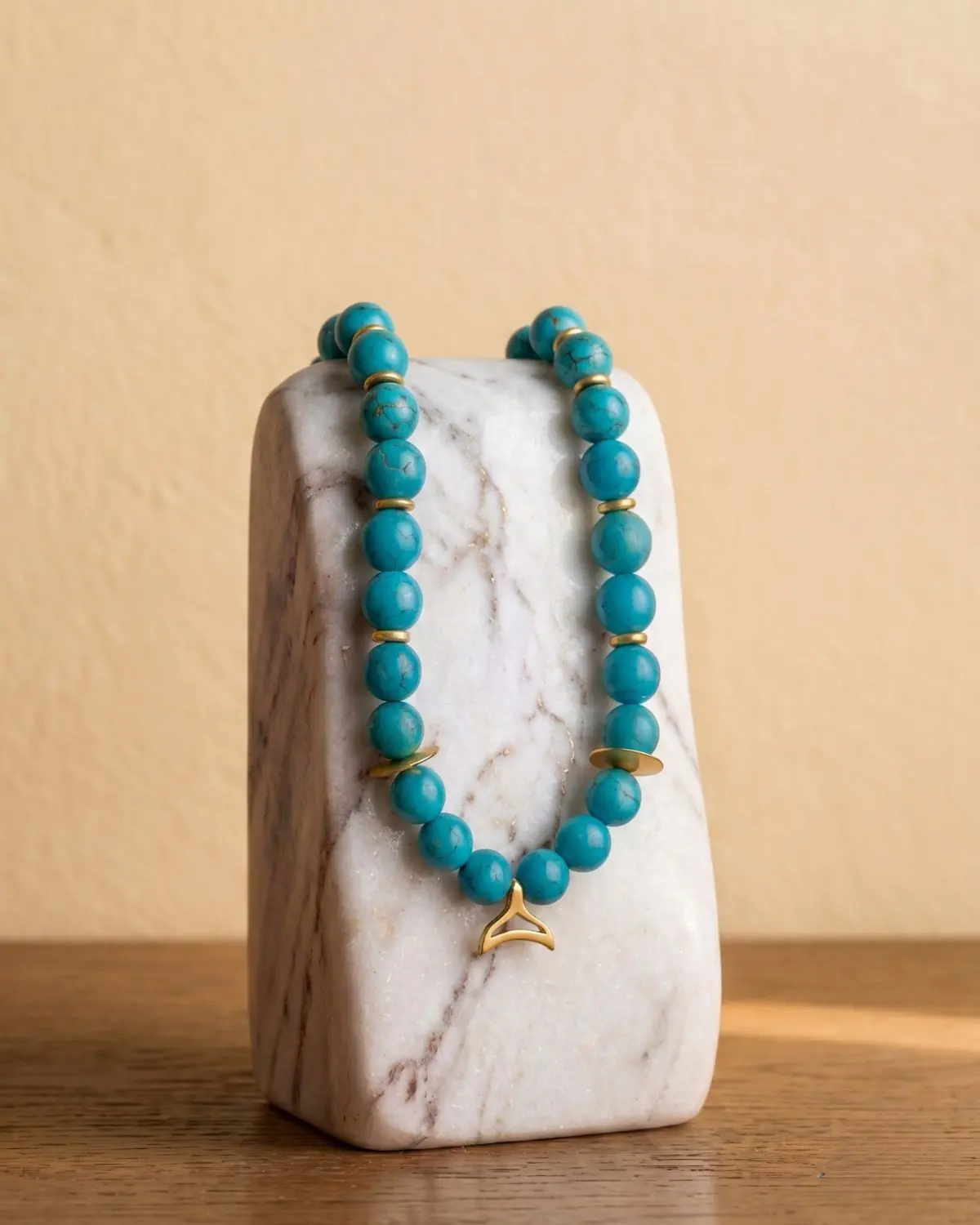 3RT140297-The-Gem-Stories-Dynamic-Vivid-Blue-Agate-Necklace-concept Handmade Dynamic Vivid Blue Agate Necklace Concept featuring vibrant blue agate gemstones and an elegant handcrafted design.