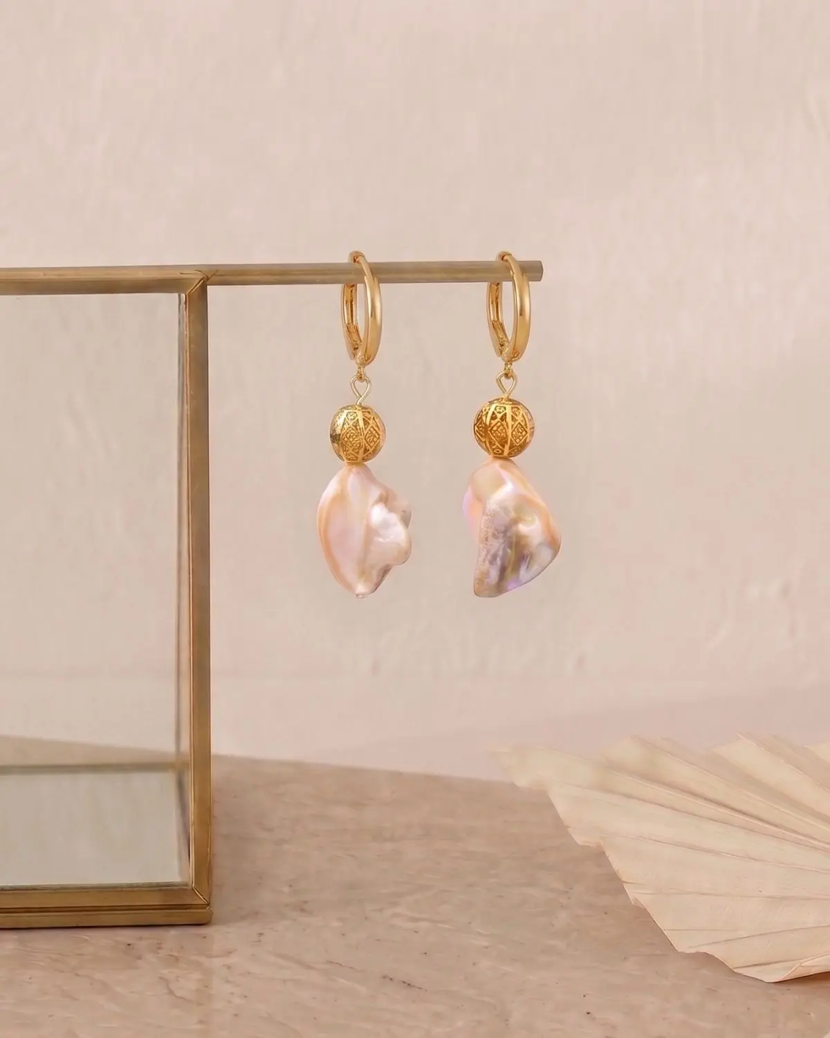 45LK40730-The-Gem-Stories-Coral-Earrings-concept Handmade Coral Earrings Concept featuring elegant coral-inspired details with a natural and artistic design.