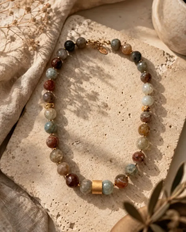 The Gem Stories Terra Agate Necklace featuring natural agate stones in warm earthy tones and an elegant handcrafted design.